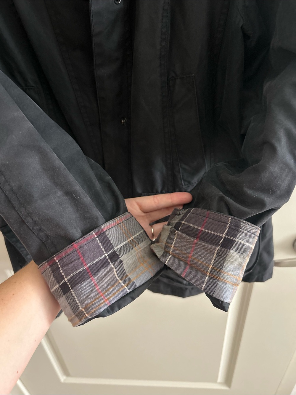 Barbour 6 US Black Hooded Beadnell Wax Jacket Classic Tartan Plaid Lining Barn - Picture 8 of 8